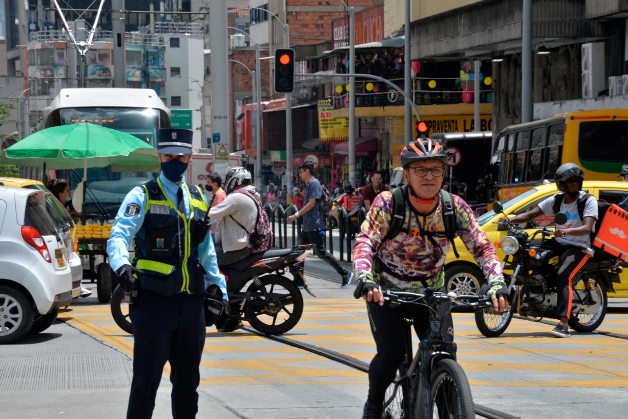 La Alcaldía de Medellín dispuso 120 agentes de tránsito para acompañar los cierres viales por celebraciones de Semana Santa