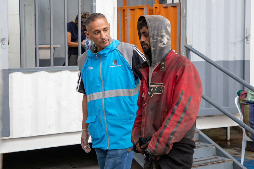 John Fredy Barrada, un ex habitante de calle que ahora trabaja con el equipo de intervención en calle de la Secretaría de Inclusión Social
