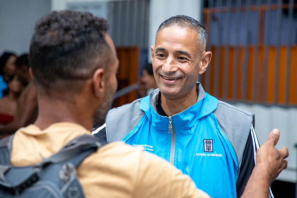 John Fredy Barrada, un ex habitante de calle que ahora trabaja con el equipo de intervención en calle de la Secretaría de Inclusión Social