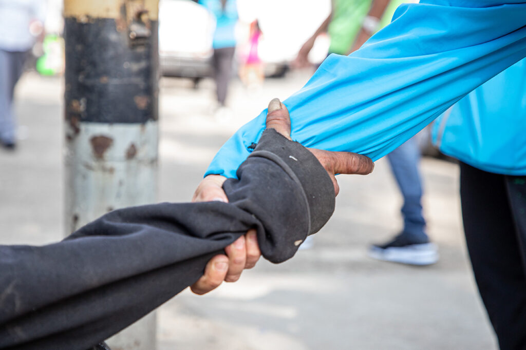 John Fredy Barrada, un ex habitante de calle que ahora trabaja con el equipo de intervención en calle de la Secretaría de Inclusión Social