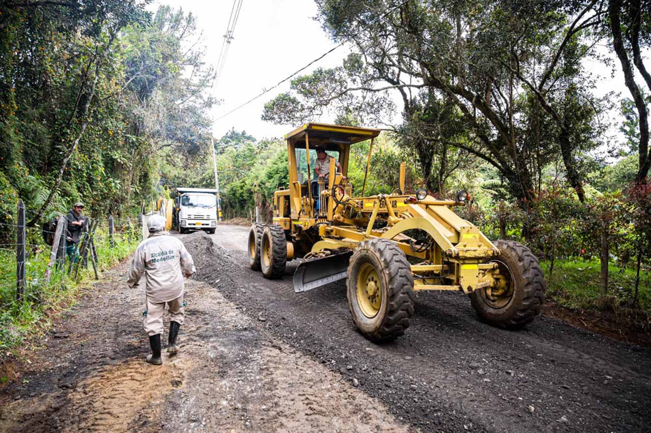 En los corregimientos de Medellín también se fortalecen acciones para el mejoramiento de la malla vial