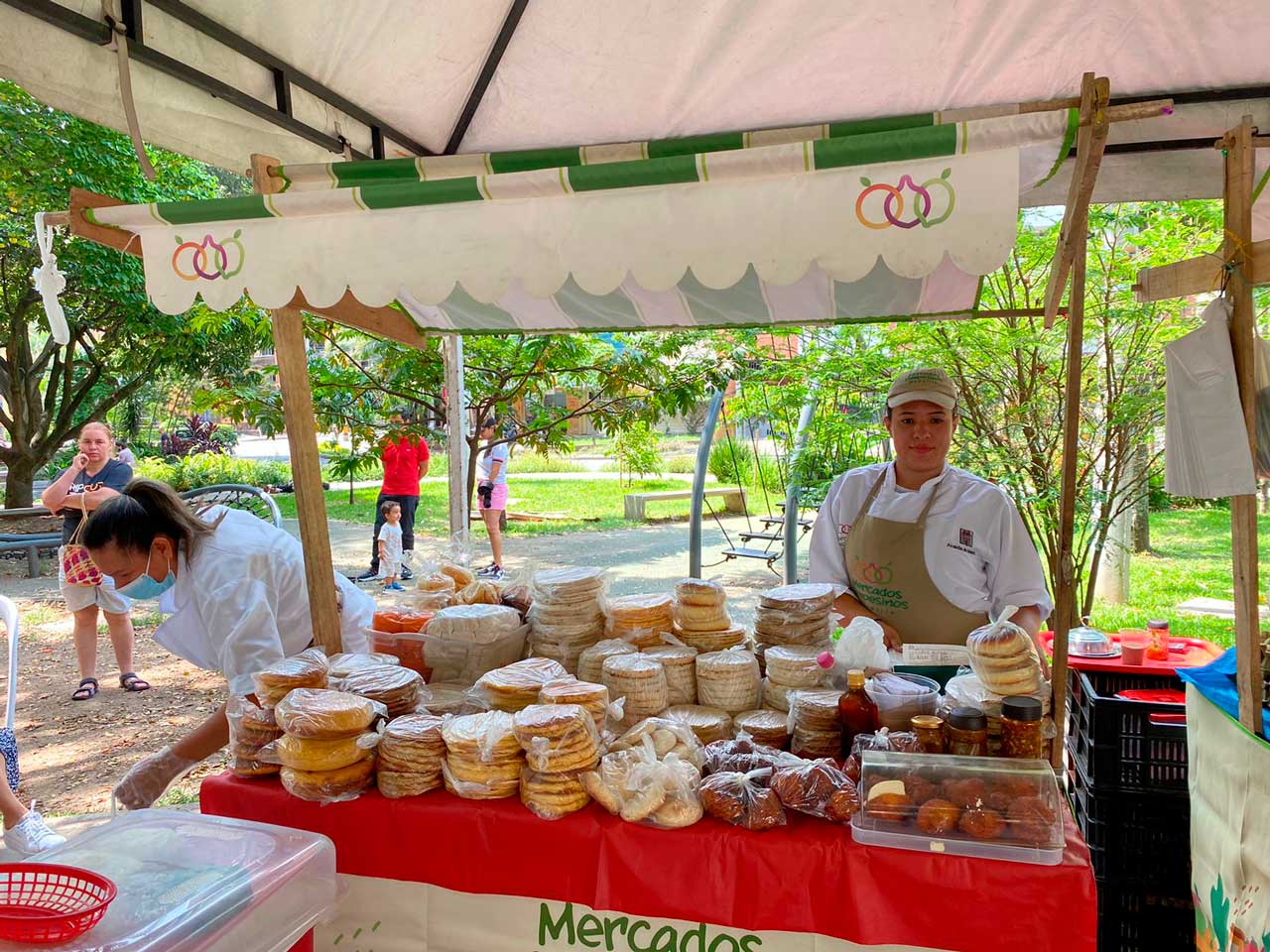 En los primeros cuatros meses del año, los Mercados Campesinos aumentaron sus ventas en un 41 % En los primeros cuatros meses del año, los Mercados Campesinos aumentaron sus ventas en un 41 %