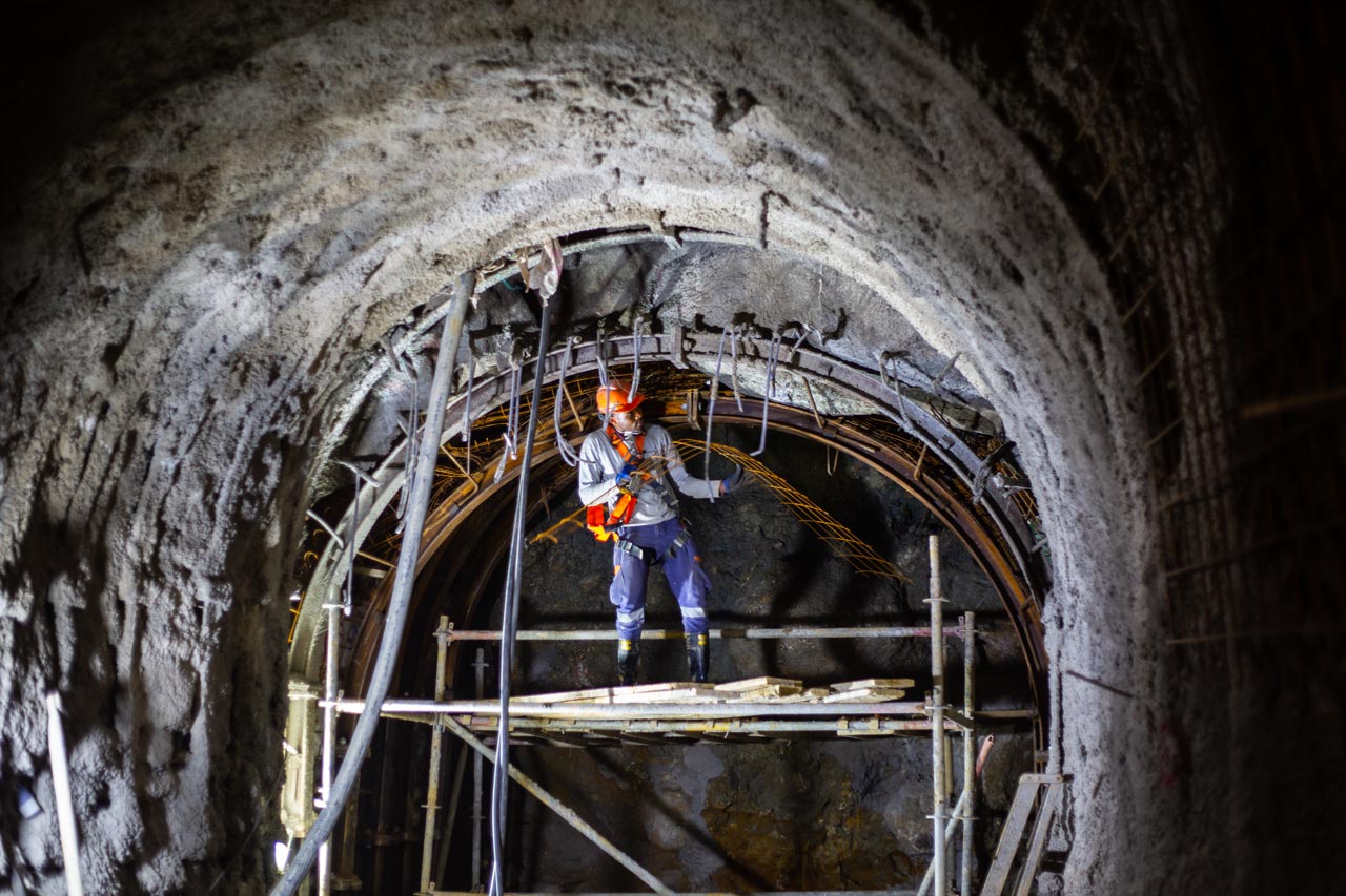 Se logró la unión del túnel por los dos frentes en las obras de la quebrada El Indio en el sector de Las Palmas