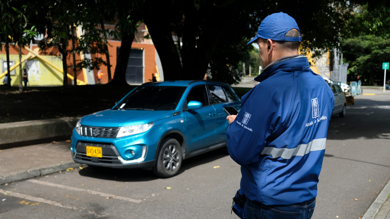 Usuarios de Zonas de Estacionamiento Regulado en Medellín podrán pagar con código QR desde el celular