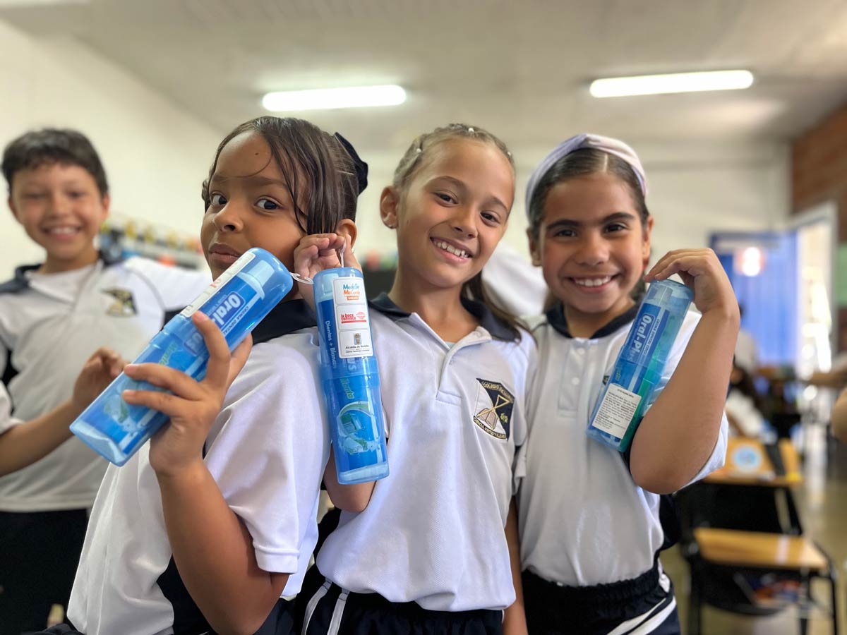 Entrega de kits bucales