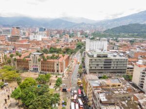 La Alcaldía de Medellín retomó trabajos de renovación integral en la Avenida De Greiff luego de seis años de suspensión