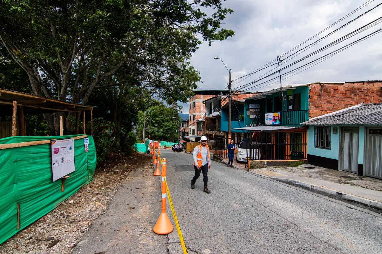 Iniciaron las obras del paseo urbano que conectará a la última estación del metrocable Picacho con el barrio El Progreso 2, en la zona noroccidental de Medellín Iniciaron las obras del paseo urbano que conectará a la última estación del metrocable Picacho con el barrio El Progreso 2, en la zona noroccidental de Medellín