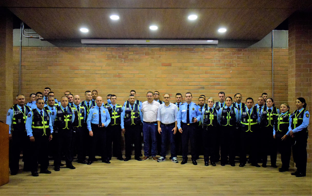 41 agentes de tránsito de Medellín ahora cuentan con body cams para registrar sus procedimientos