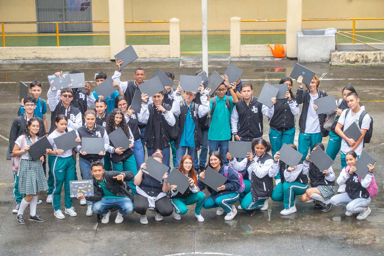 Top 10 de Medias Técnicas en Cuarta Revolución Industrial más ofertadas y con más estudiantes en Medellín.