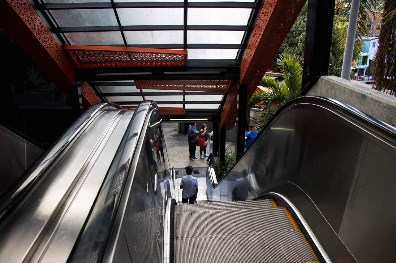 Con nuevas luminarias y mejoras en todo el proyecto, concluyó el mantenimiento preventivo de las escaleras eléctricas de la comuna 13