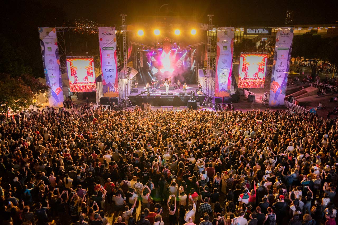 3.000 artistas, más de 40 eventos y más de dos millones de asistentes: así se vivirá la Feria de las Flores 3.000 artistas, más de 40 eventos y más de dos millones de asistentes: así se vivirá la Feria de las Flores