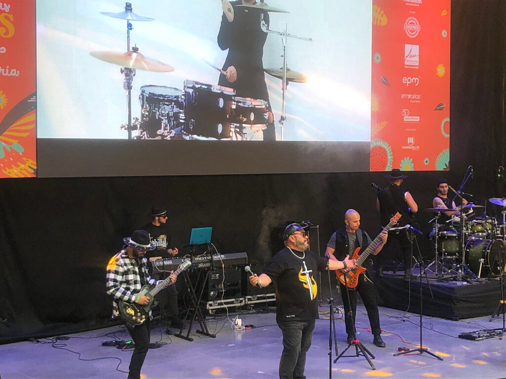 Banda Tehillah en el escenario Góspel Park de las Feria de las Flores 2023.