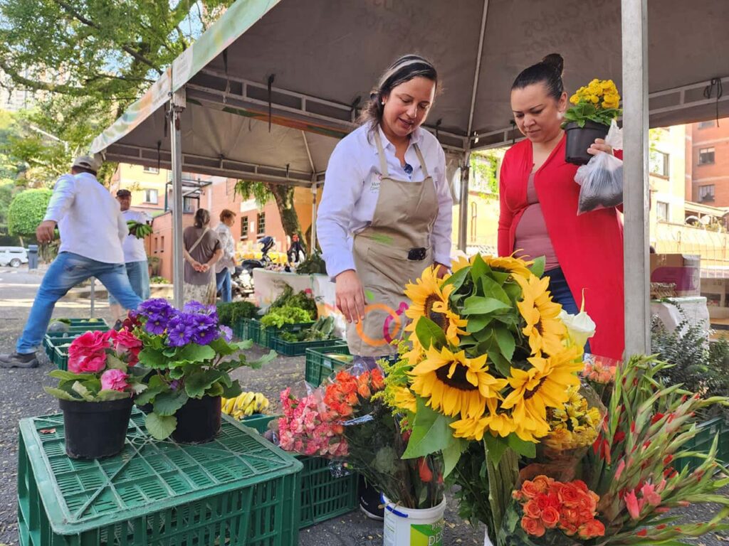 Tiendas Móviles que promueven las ventas de los productos que cultivan los campesinos de Medellín
