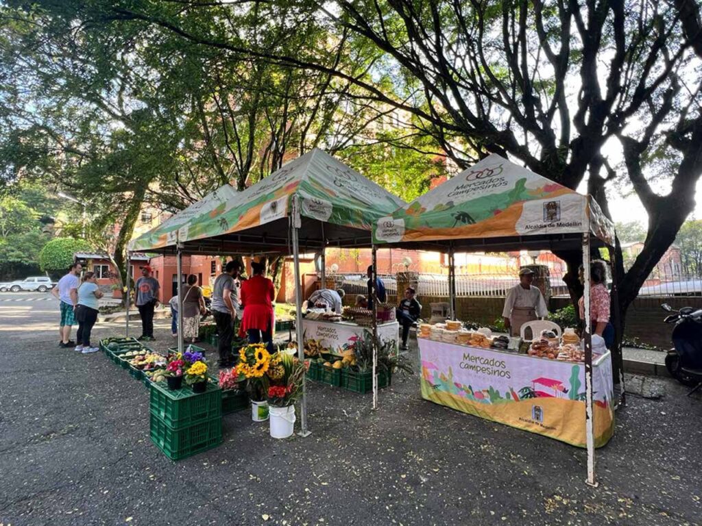 Tiendas Móviles que promueven las ventas de los productos que cultivan los campesinos de Medellín