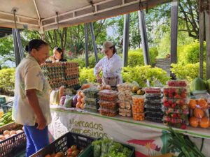 Tiendas Móviles que promueven las ventas de los productos que cultivan los campesinos de Medellín
