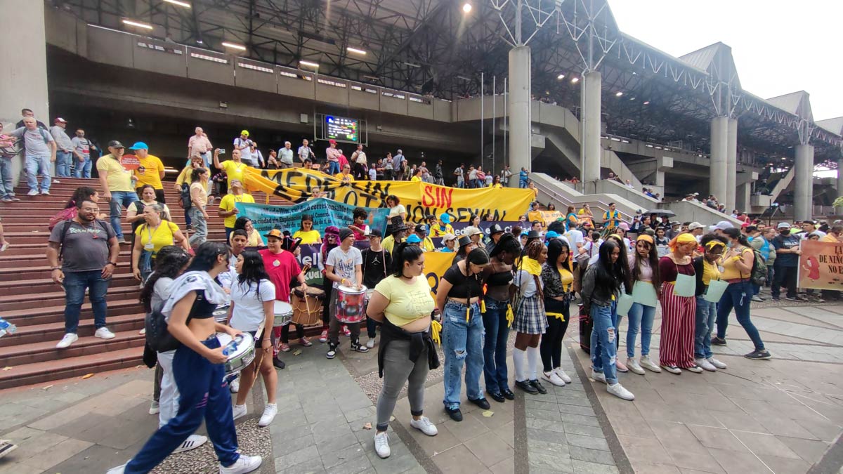 Atención por los derechos de Niñas y niños