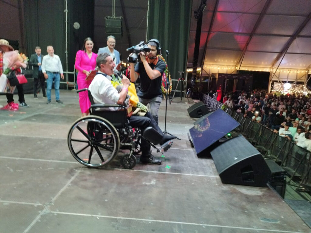 Juan Carlos Vargas “El Alacrán” es el nuevo Rey del Festival Nacional de la Trova en la Feria de las Flores