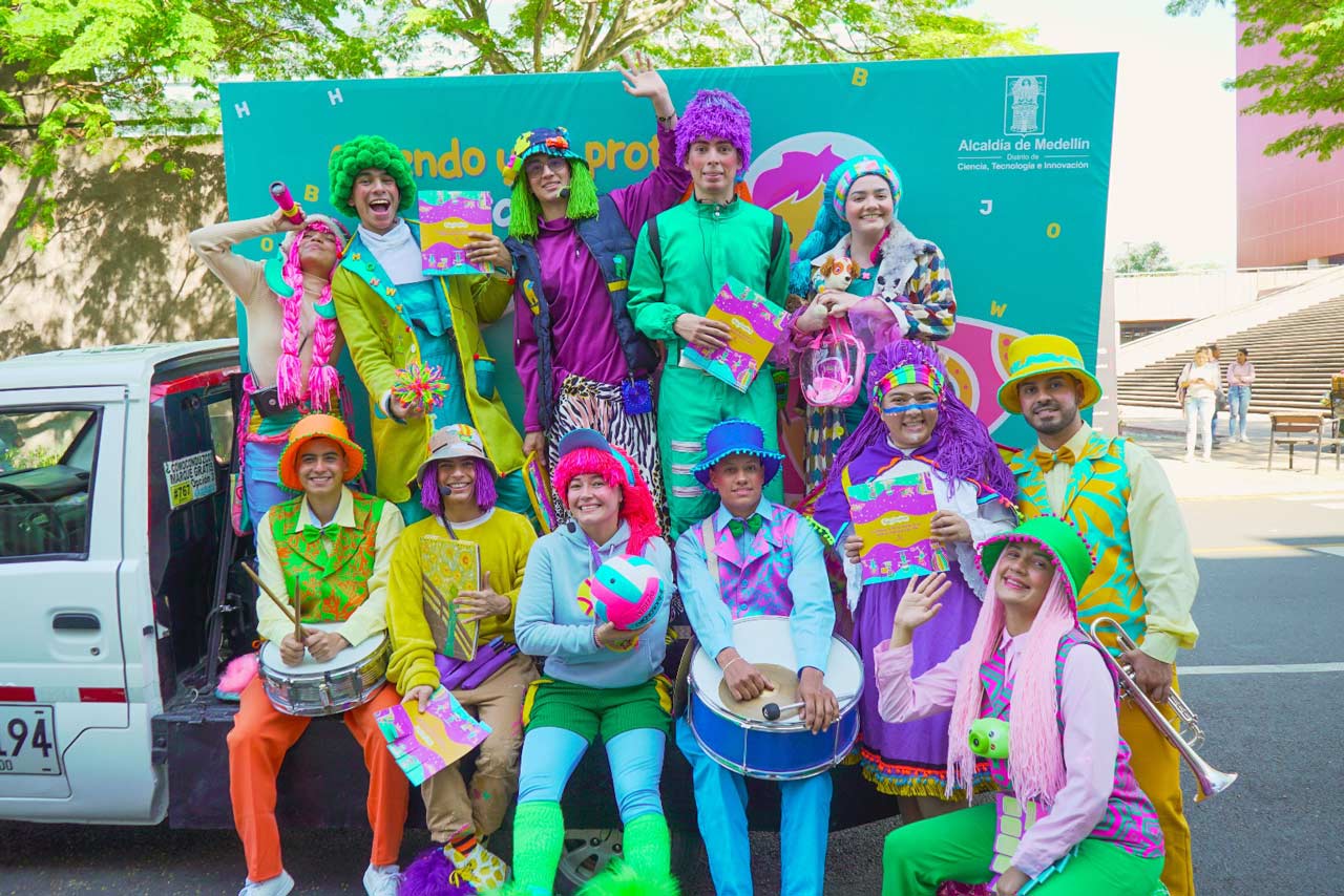 Con caravanas artísticas por todo el Distrito, la Alcaldía de Medellín concientiza sobre los derechos de los niños y las niñas