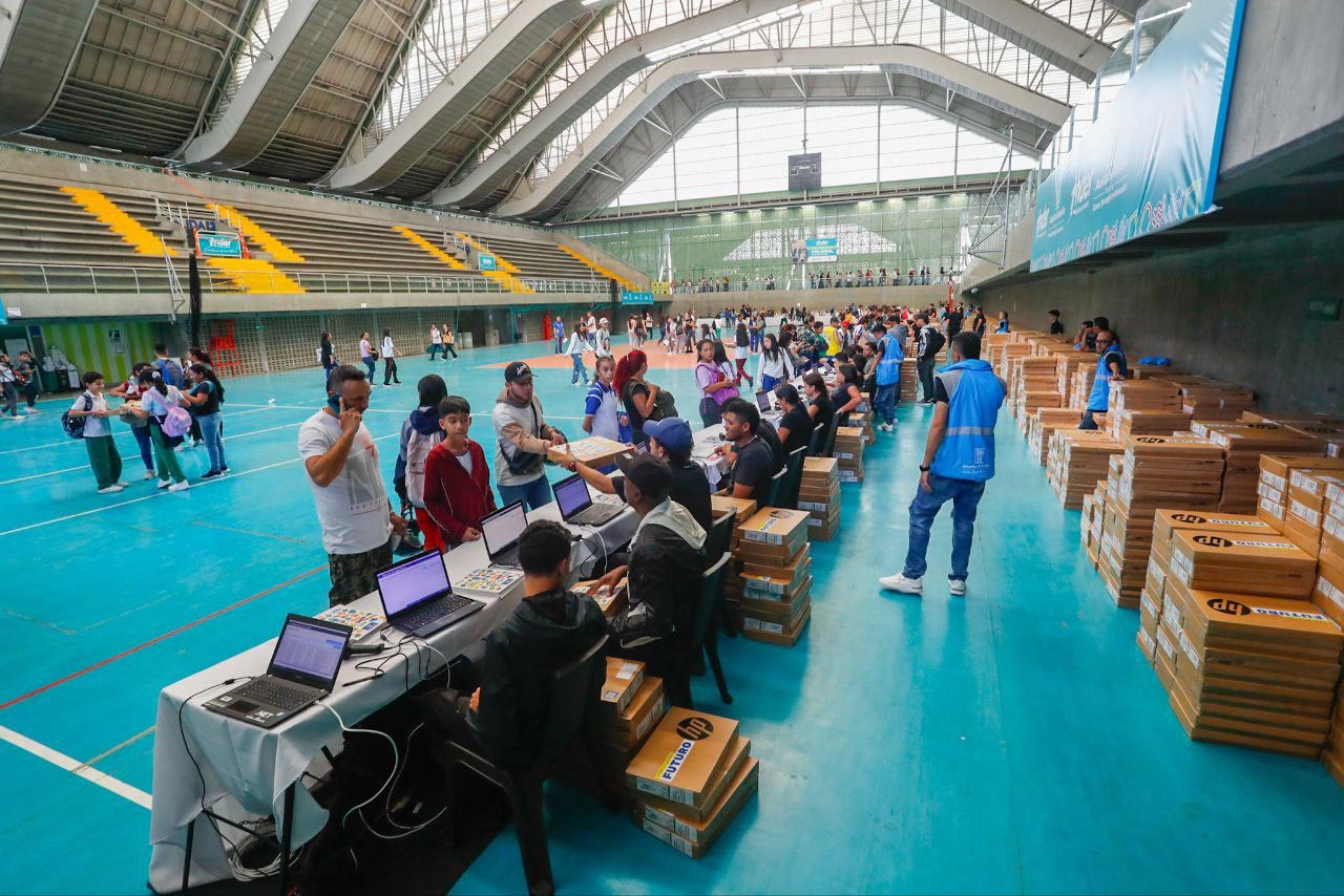 La Alcaldía de Medellín continúa con el seguimiento al uso de los más de 130.000 Computadores Futuro priorizados La Alcaldía de Medellín continúa con el seguimiento al uso de los más de 130.000 Computadores Futuro priorizados