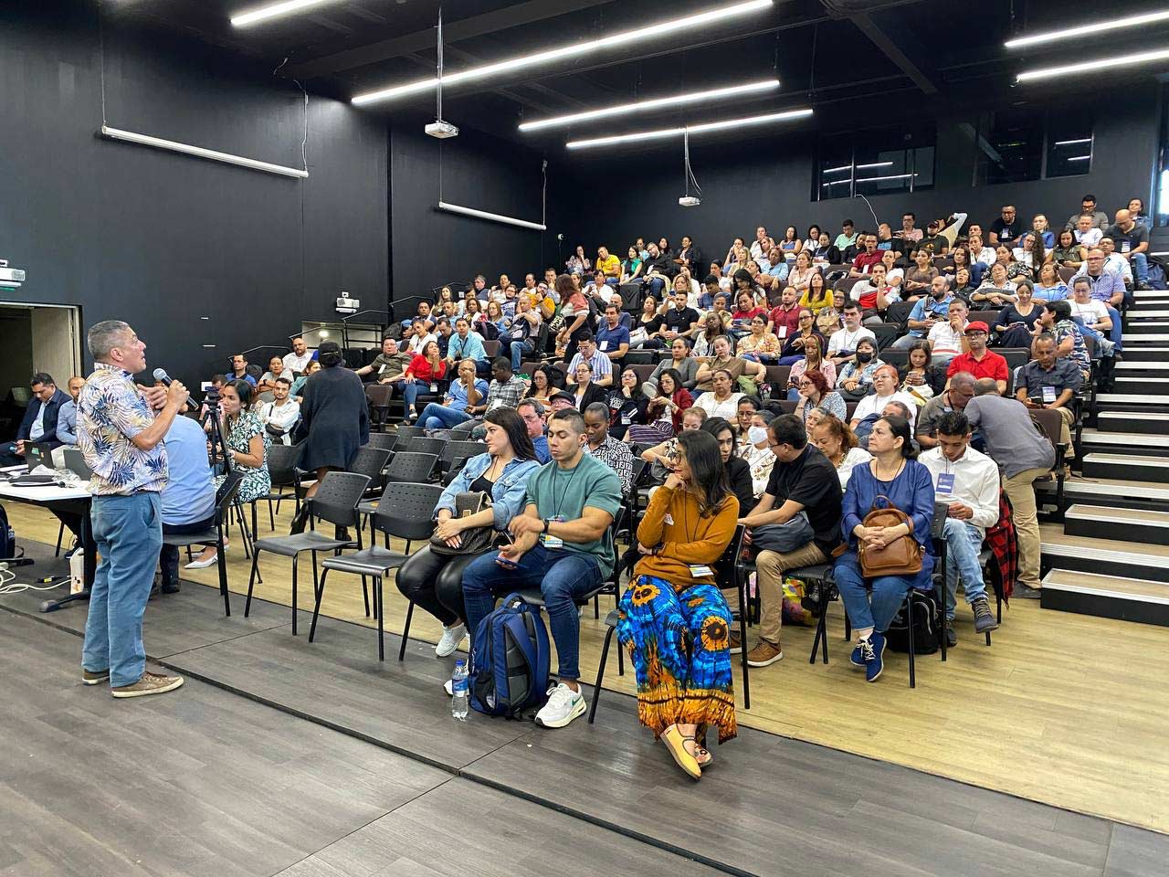 Dos instituciones oficiales de Medellín realizaron congreso de investigación escolar