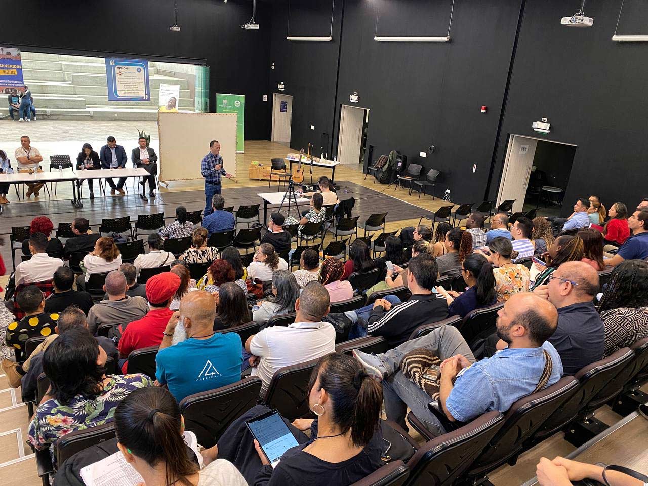 Dos instituciones oficiales de Medellín realizaron congreso de investigación escolar Dos instituciones oficiales de Medellín realizaron congreso de investigación escolar