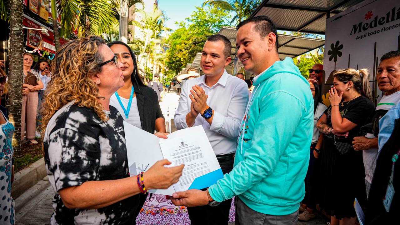 Con 22 módulos entregados a artesanos y pintores, el corredor artístico del parque Lleras es una realidad