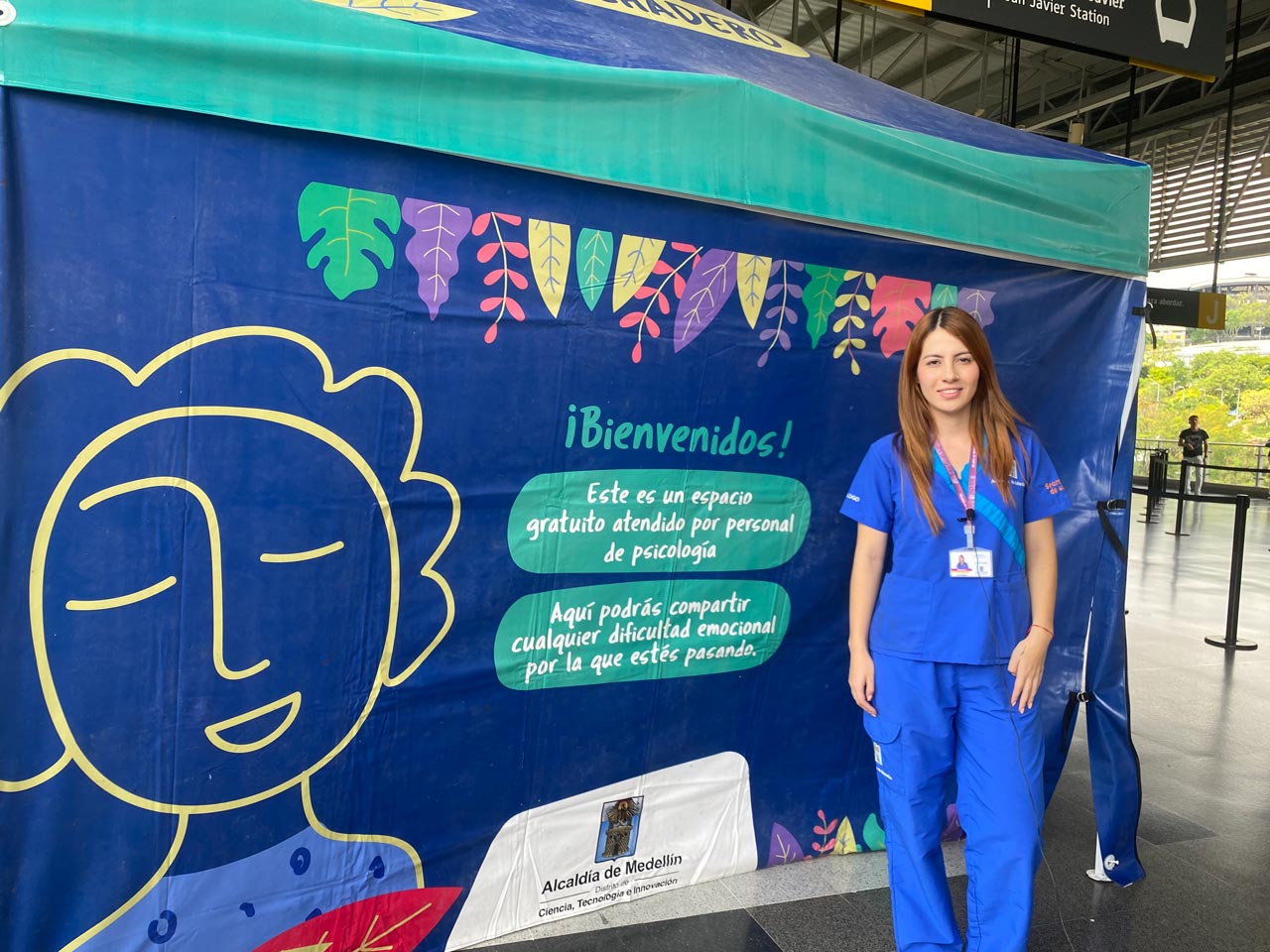 La Alcaldía de Medellín instaló un Escuchadero con énfasis en pareja en la estación San Javier del metro