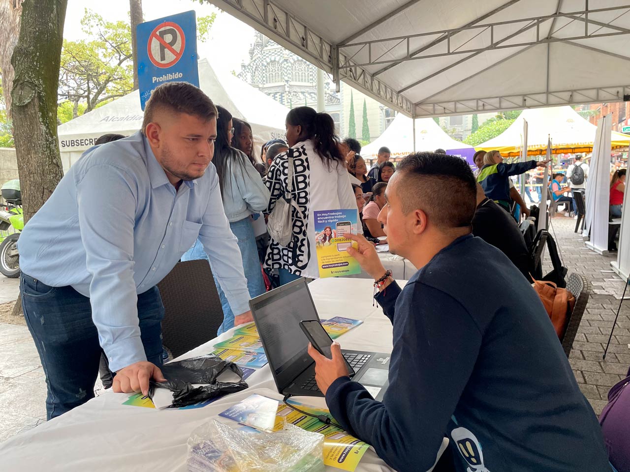 La Alcaldía de Medellín invita a participar, este viernes, en feria de empleo con más de 2.500 vacantes La Alcaldía de Medellín invita a participar, este viernes, en feria de empleo con más de 2.500 vacantes