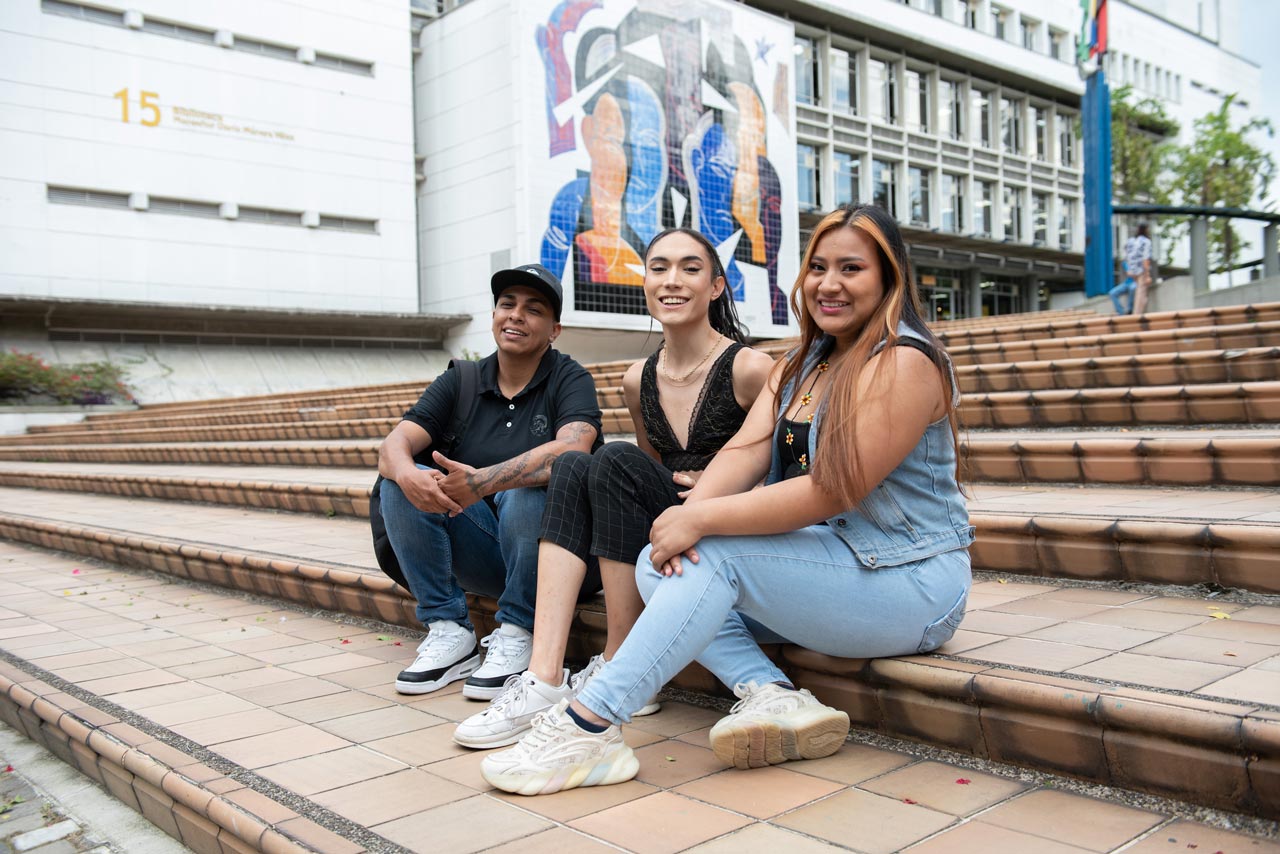 Personas pospenadas y de la comunidad LGBTIQ+ en Medellín ingresarán a la universidad gracias a los Fondos Sapiencia