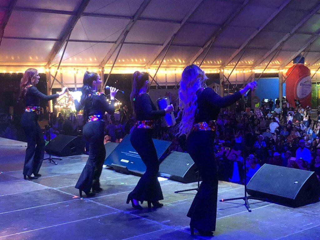 Las Chicas del Can en la Feria de las Flores