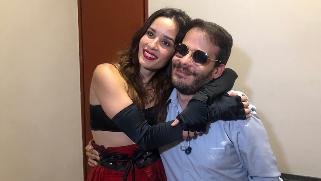 Juan Camilo Suárez Román y Catalina García, vocalista de Monsieur Periné