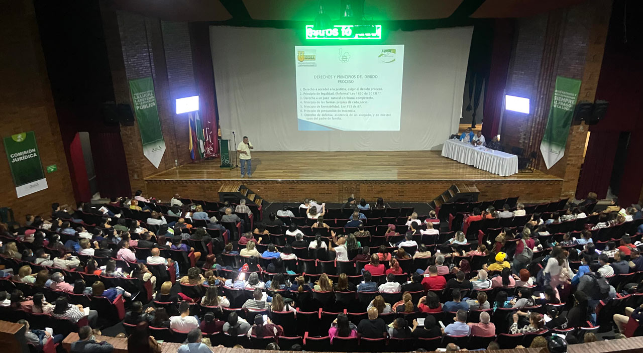 La Alcaldía de Medellín avanza en el cumplimiento de 71 acuerdos con las organizaciones sindicales de educación