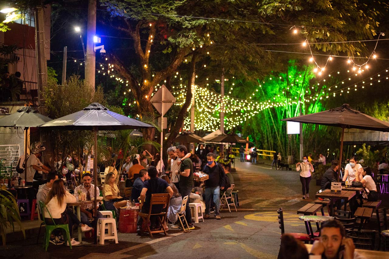 Cada vez más turistas vienen a Medellín: aumentó 56 % la cantidad de visitantes internacionales en el primer semestre del año, comparado con 2019