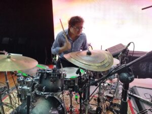 Monsieur Periné en el escenario Todos Somos Uno