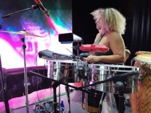 Monsieur Periné en el escenario Todos Somos Uno