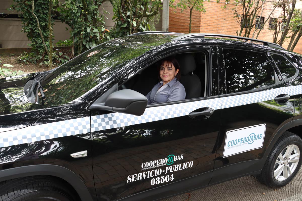 Conductora de taxi de lujo