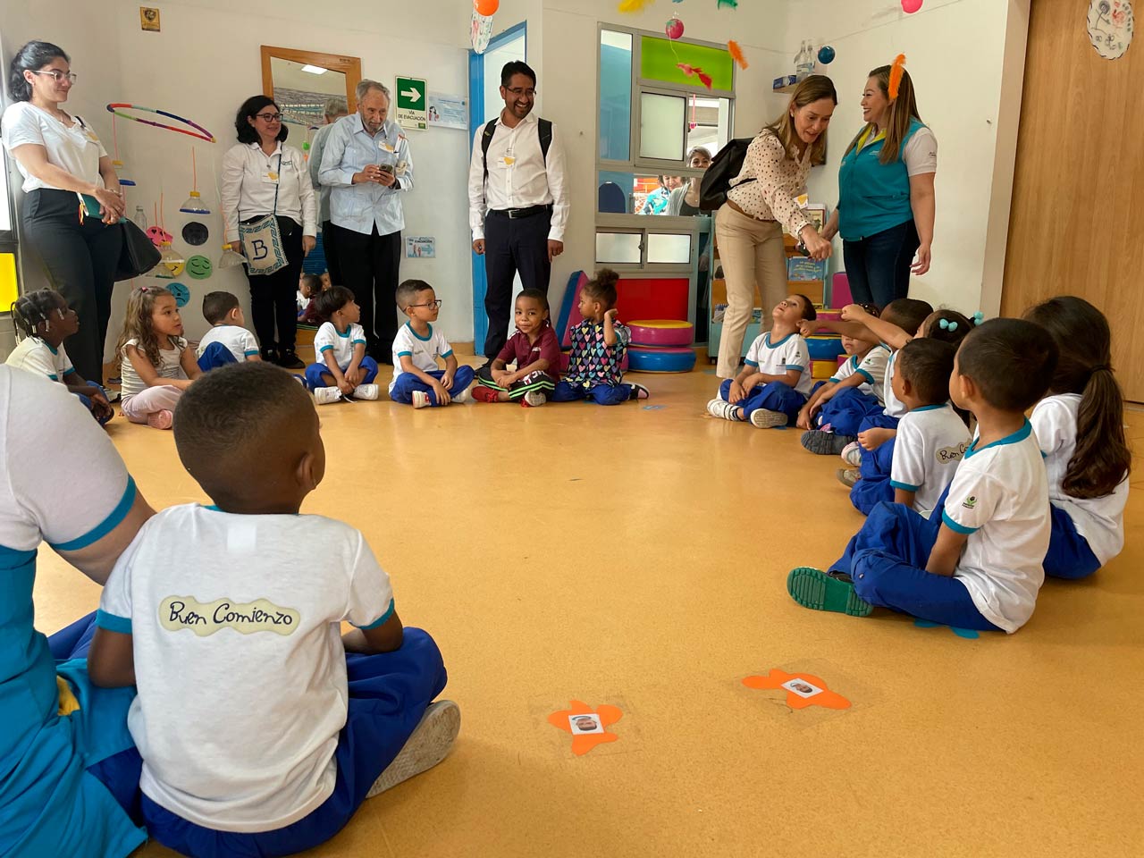 Delegación mexicana visita Medellín para conocer de cerca la transformación educativa y replicarla en su país