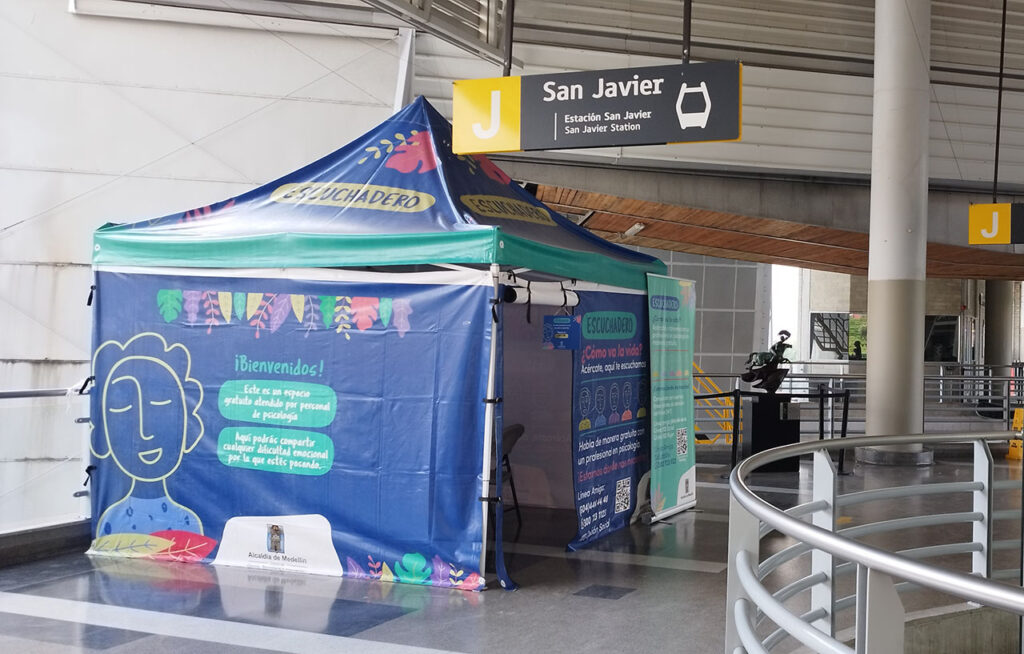 Escuchadero para parejas en la estación San Javier del Metro