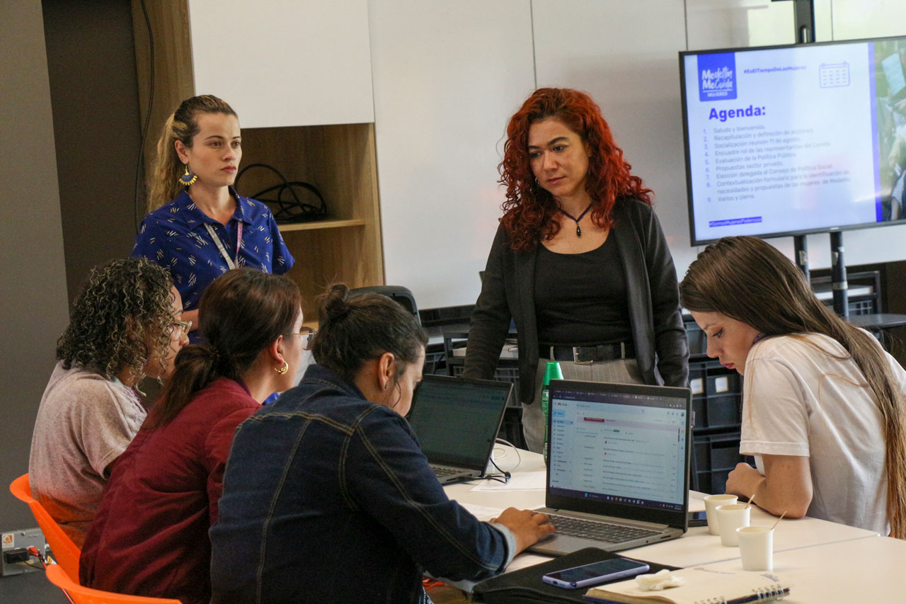 La Alcaldía de Medellín fortalecerá económicamente seis proyectos para la incidencia política de las mujeres del Distrito La Alcaldía de Medellín fortalecerá económicamente seis proyectos para la incidencia política de las mujeres del Distrito