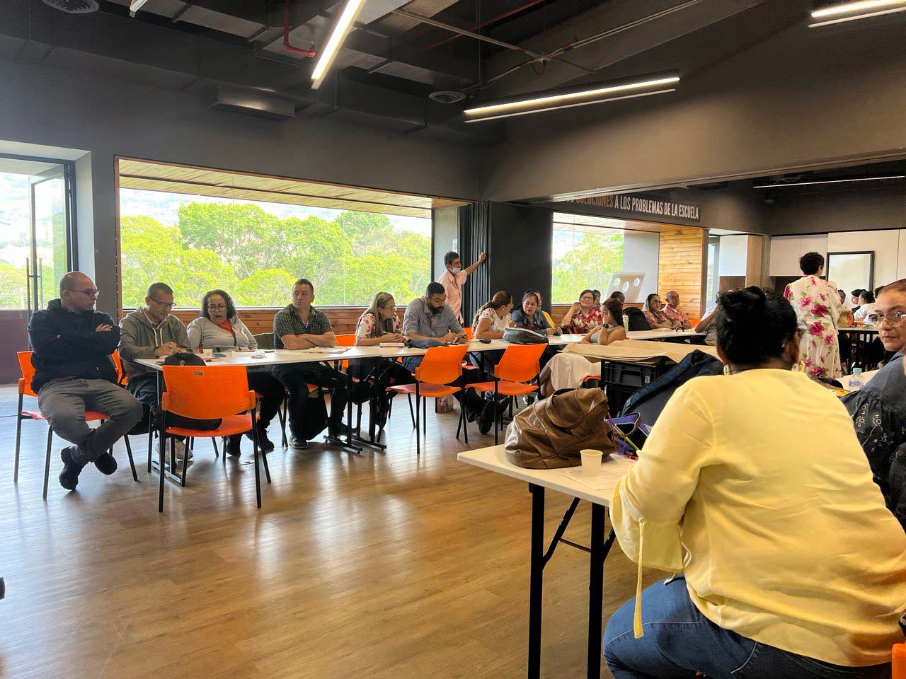 El 93 % de las instituciones educativas oficiales de Medellín avanzan en sus procesos de actualización del currículo en Cuarta Revolución Industrial