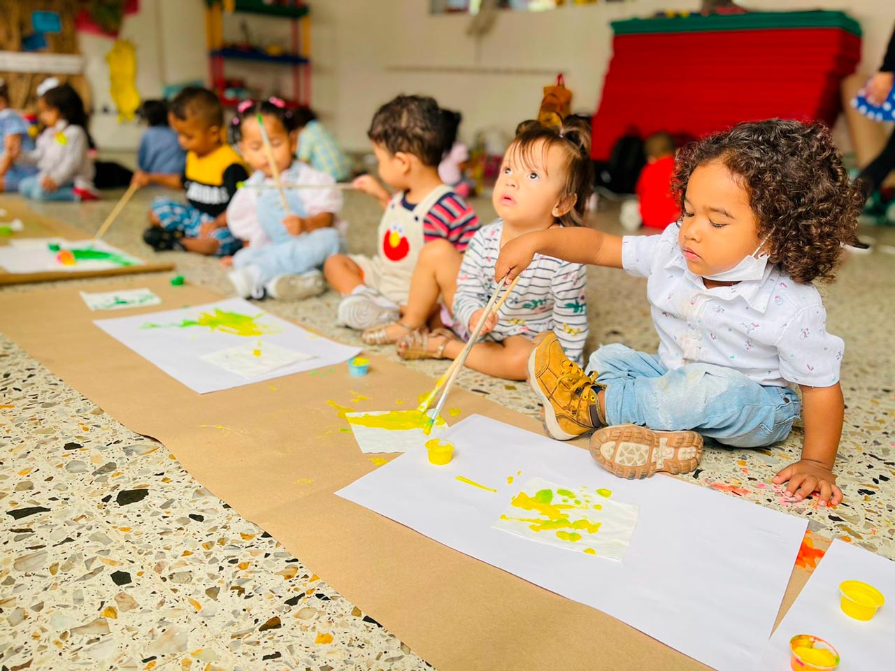 Artistas de Medellín dan clase en Buen Comienzo y capacitan a más de 10.000 niños y niñas en arte y cultura