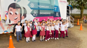 Ruta N lleva un bus tecnológico a las calles de Medellín para acercar la oferta de ciencia a los ciudadanos