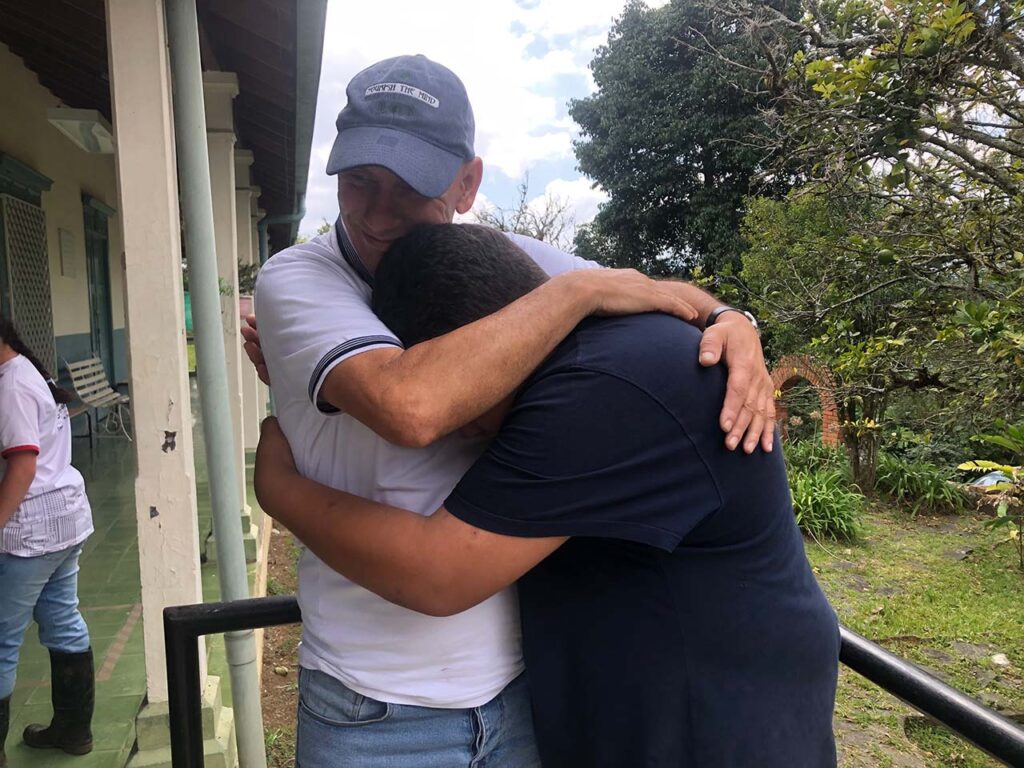 Samuel Molina Hernández (beneficiario del Centro) y el tío Rodrigo