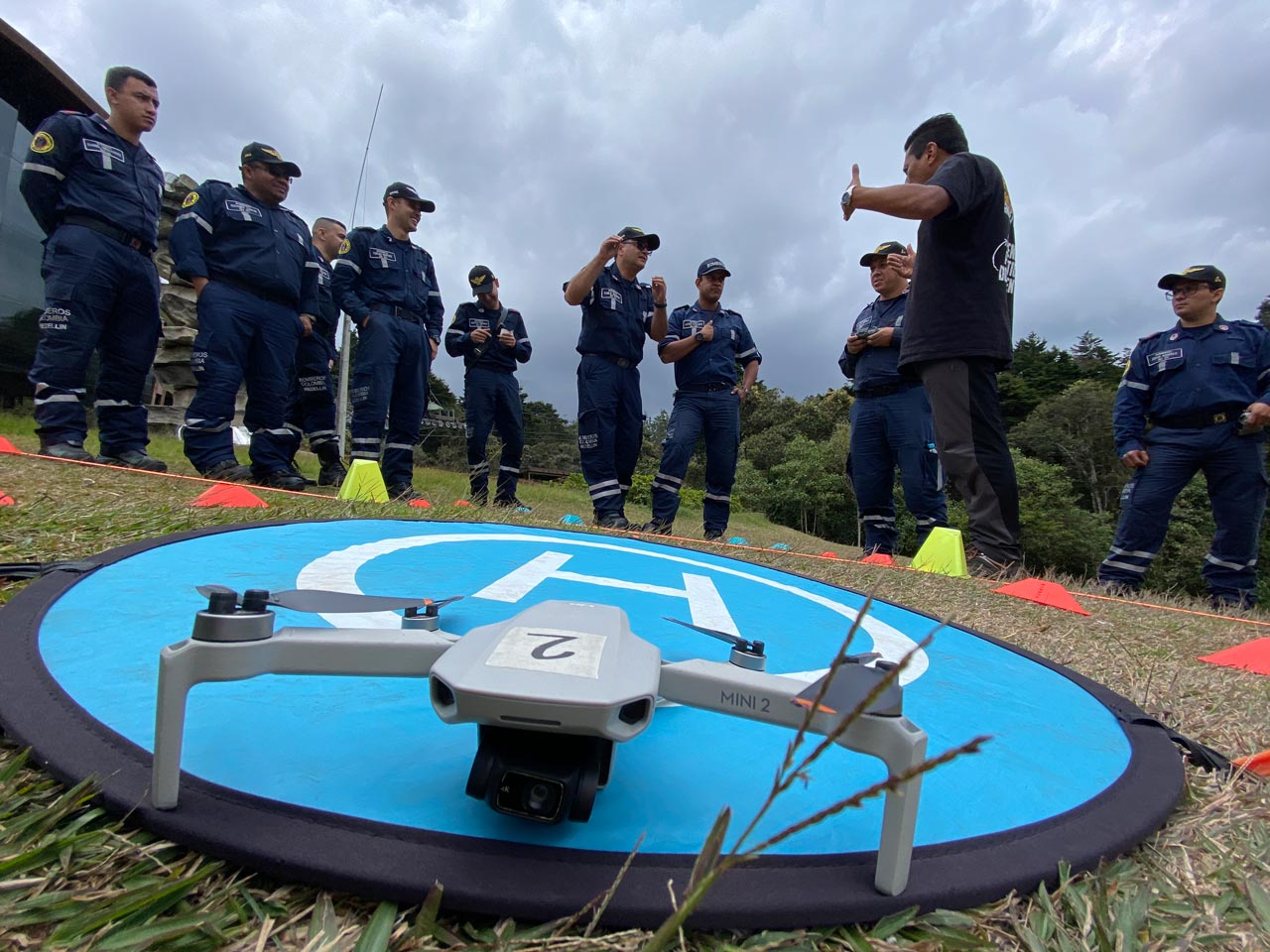 Con la certificación en drones de 18 unidades bomberiles, la Administración Distrital fortalece la respuesta a emergencias