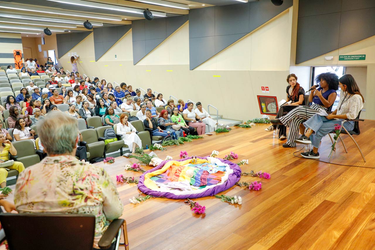 Medellín ha formado a 942 mujeres en pedagogía para la paz
