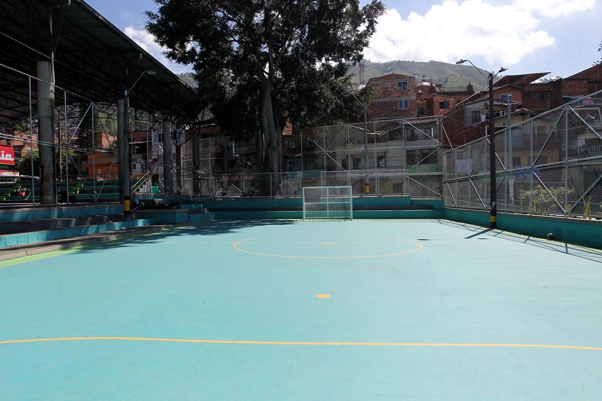 Entrega escenarios cancha sintética