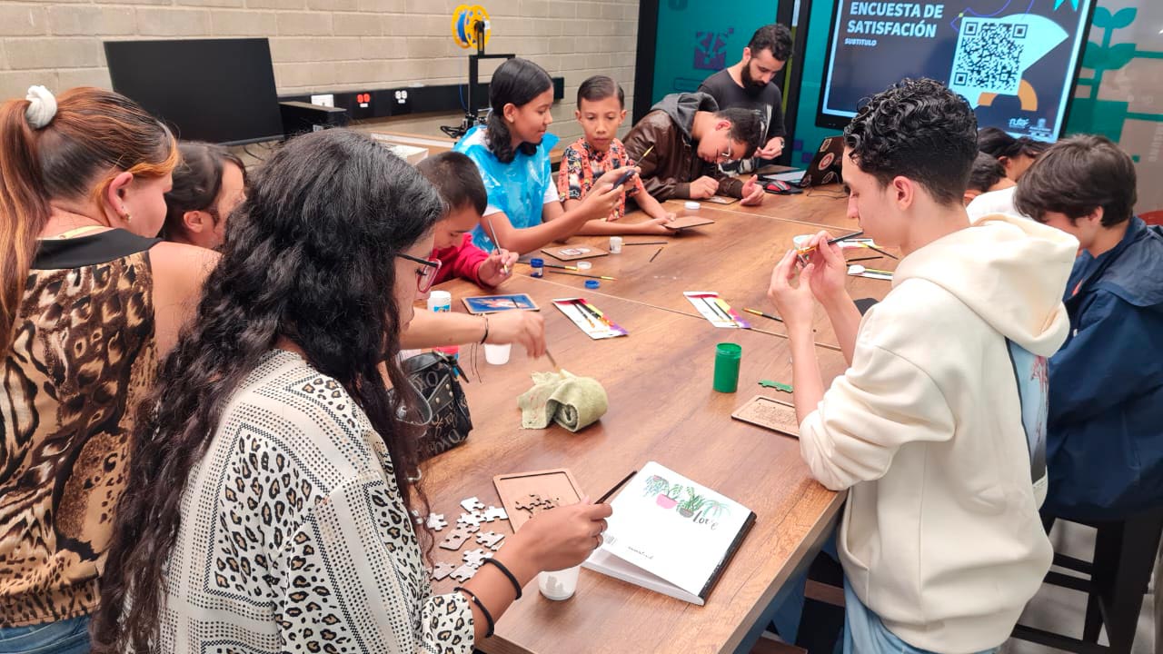 Hasta el 22 de diciembre, los CVS realizarán talleres para que la ciudadanía aprenda a crear elementos navideños