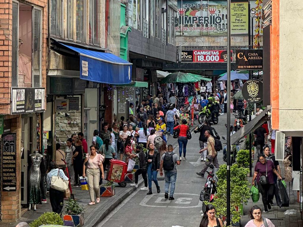 En diciembre, en el Centro de Medellín el comercio estará abierto de domingo a domingo