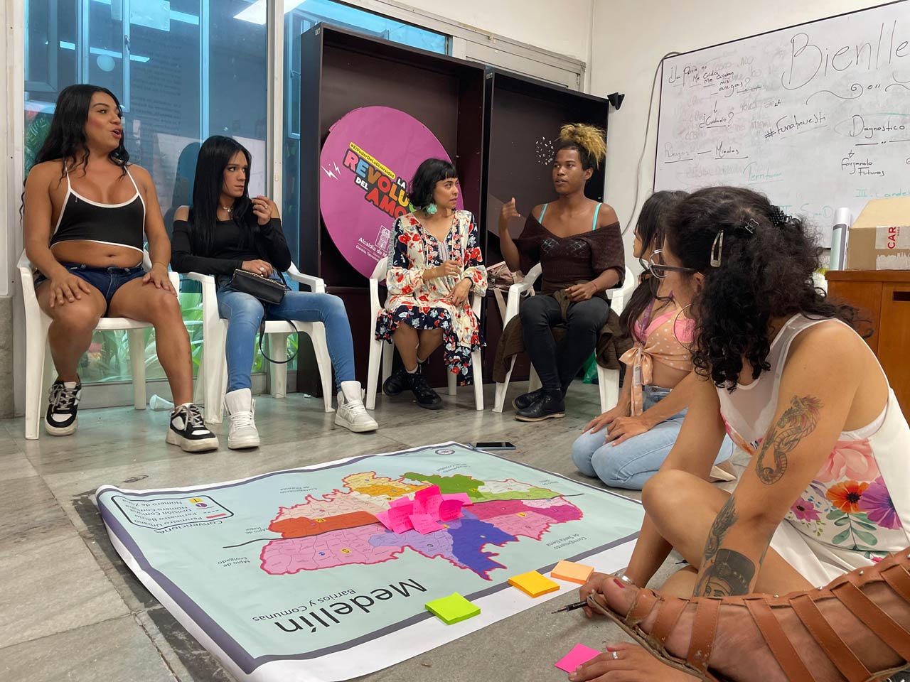 Medellín presenta Protocolo de Actuación Policial para la Atención de Trabajadoras Sexuales Transfemeninas Medellín presenta Protocolo de Actuación Policial para la Atención de Trabajadoras Sexuales Transfemeninas