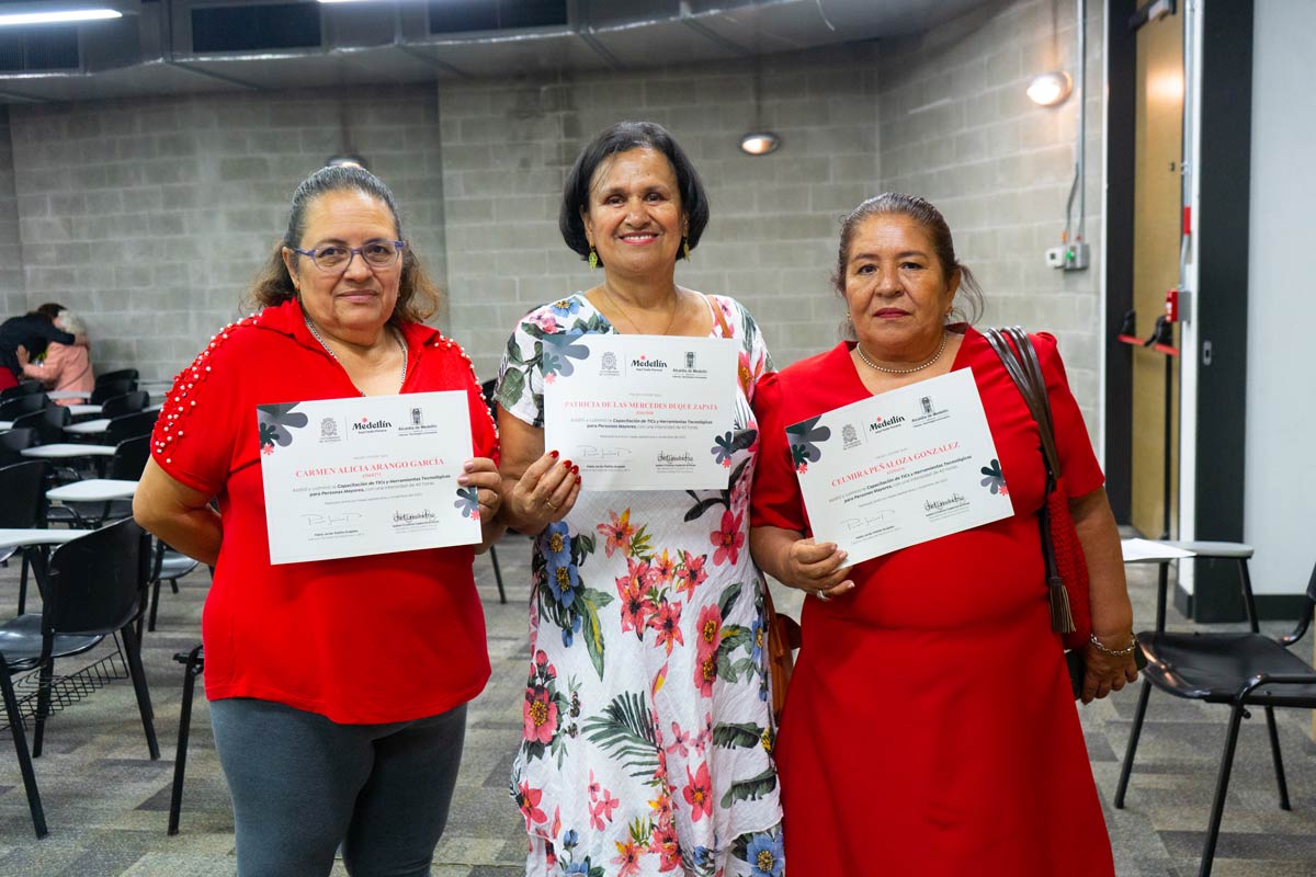 Capacitación personas mayores en TICs